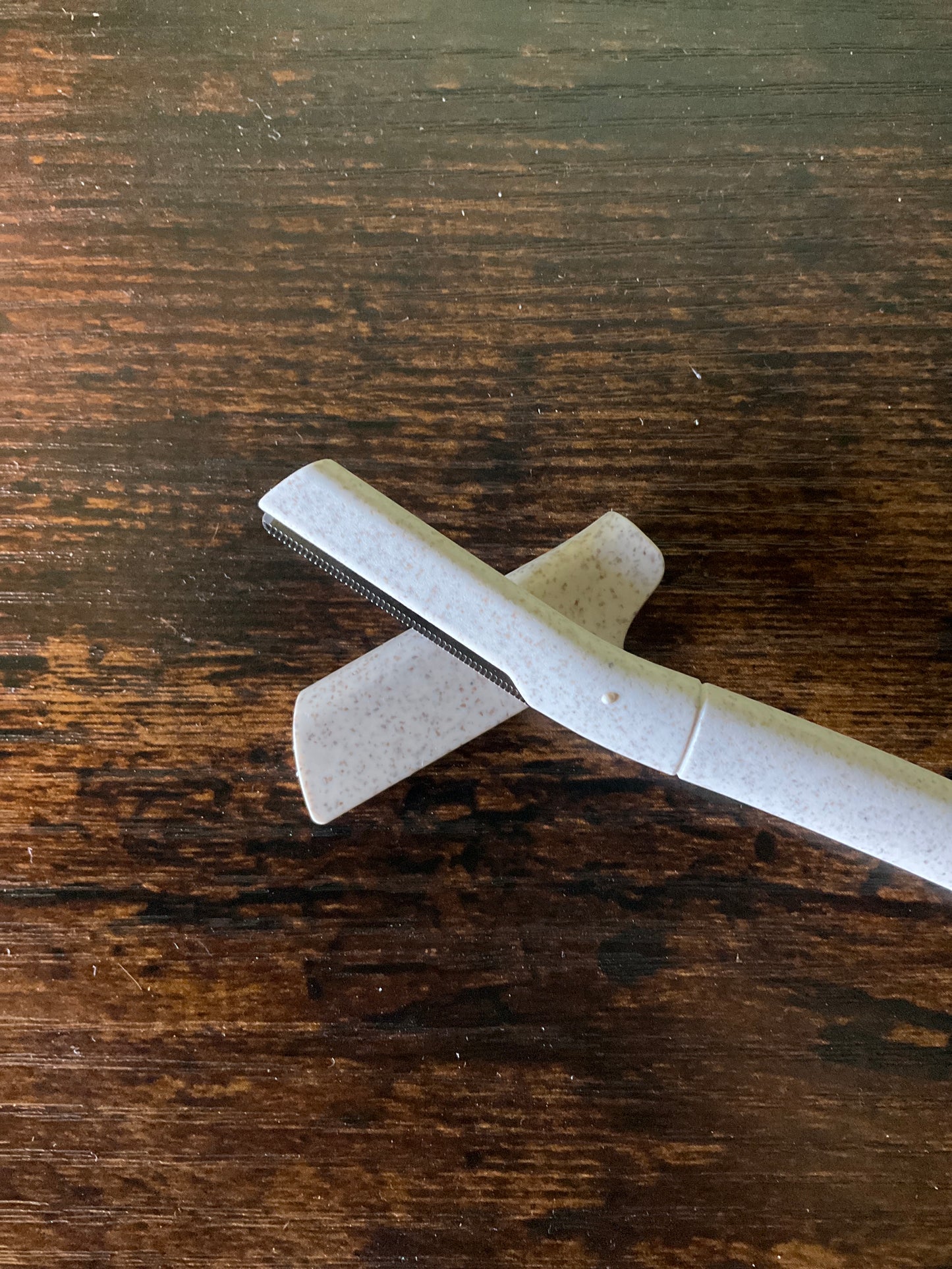 Dermaplane razor
